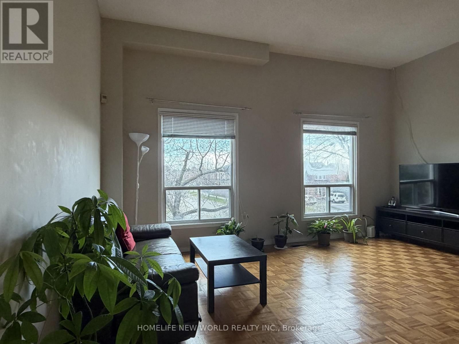 35 - 1121 SANDHURST CIRCLE Image 4