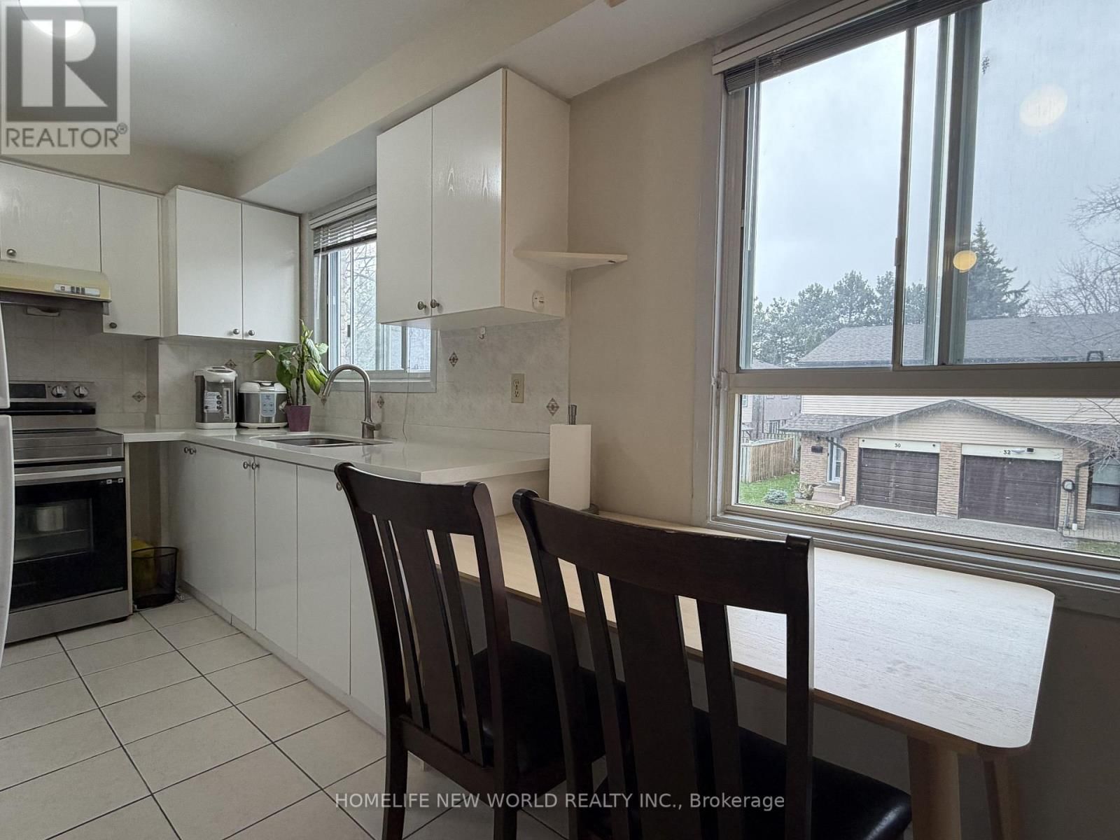 35 - 1121 SANDHURST CIRCLE Image 9