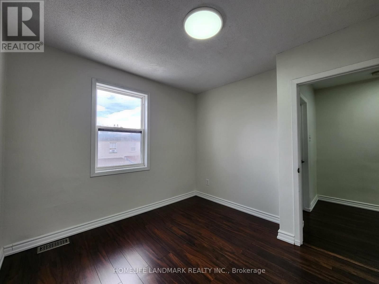 64 - 740 KENNEDY ROAD Image 17