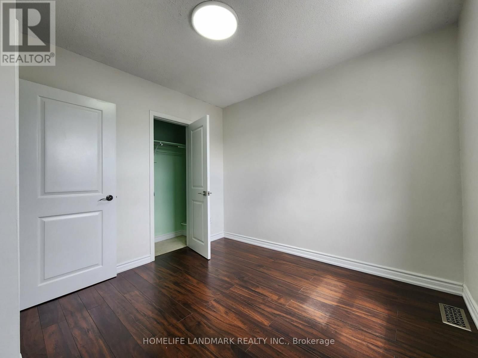 64 - 740 KENNEDY ROAD Image 18