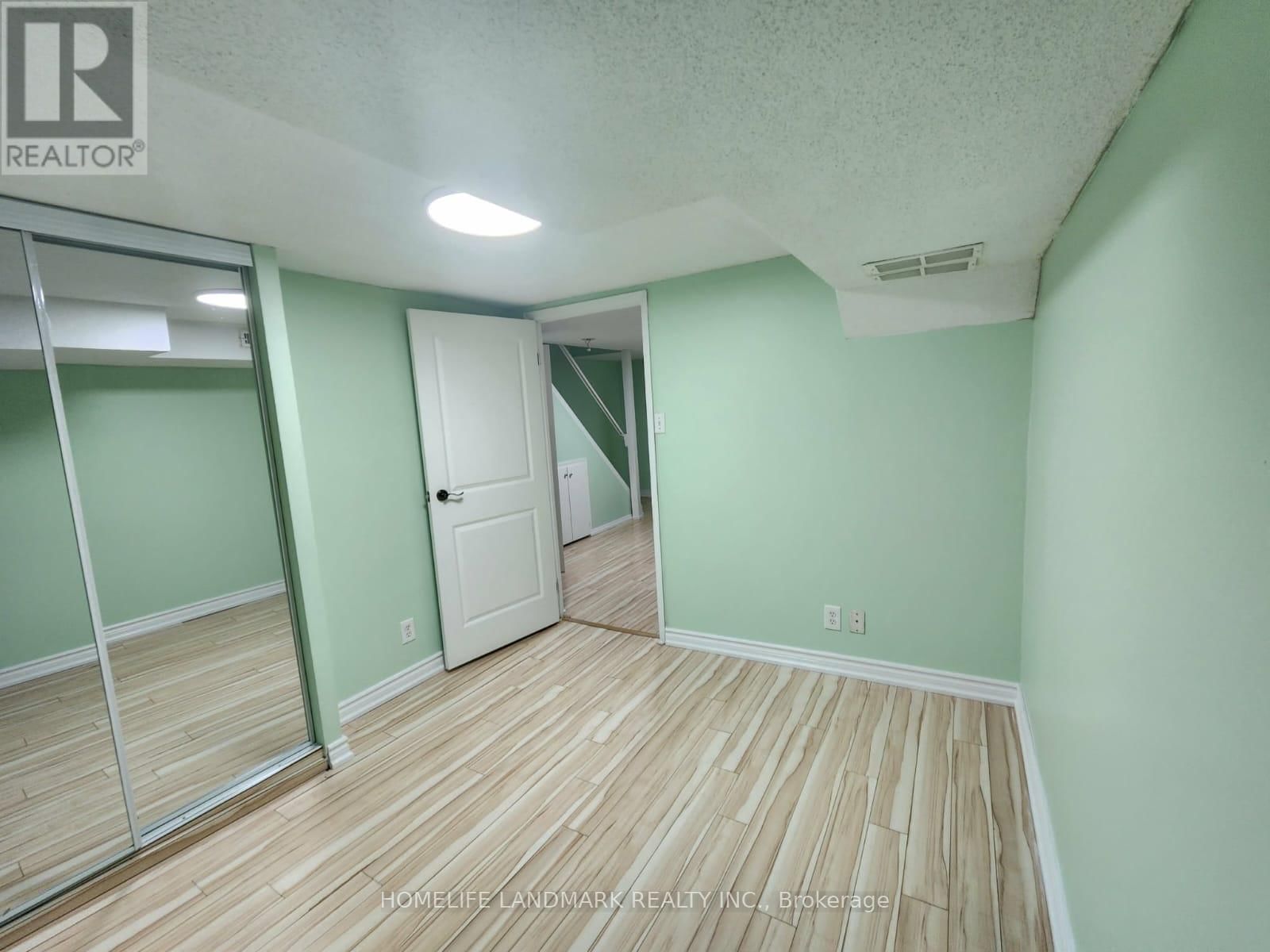 64 - 740 KENNEDY ROAD Image 27