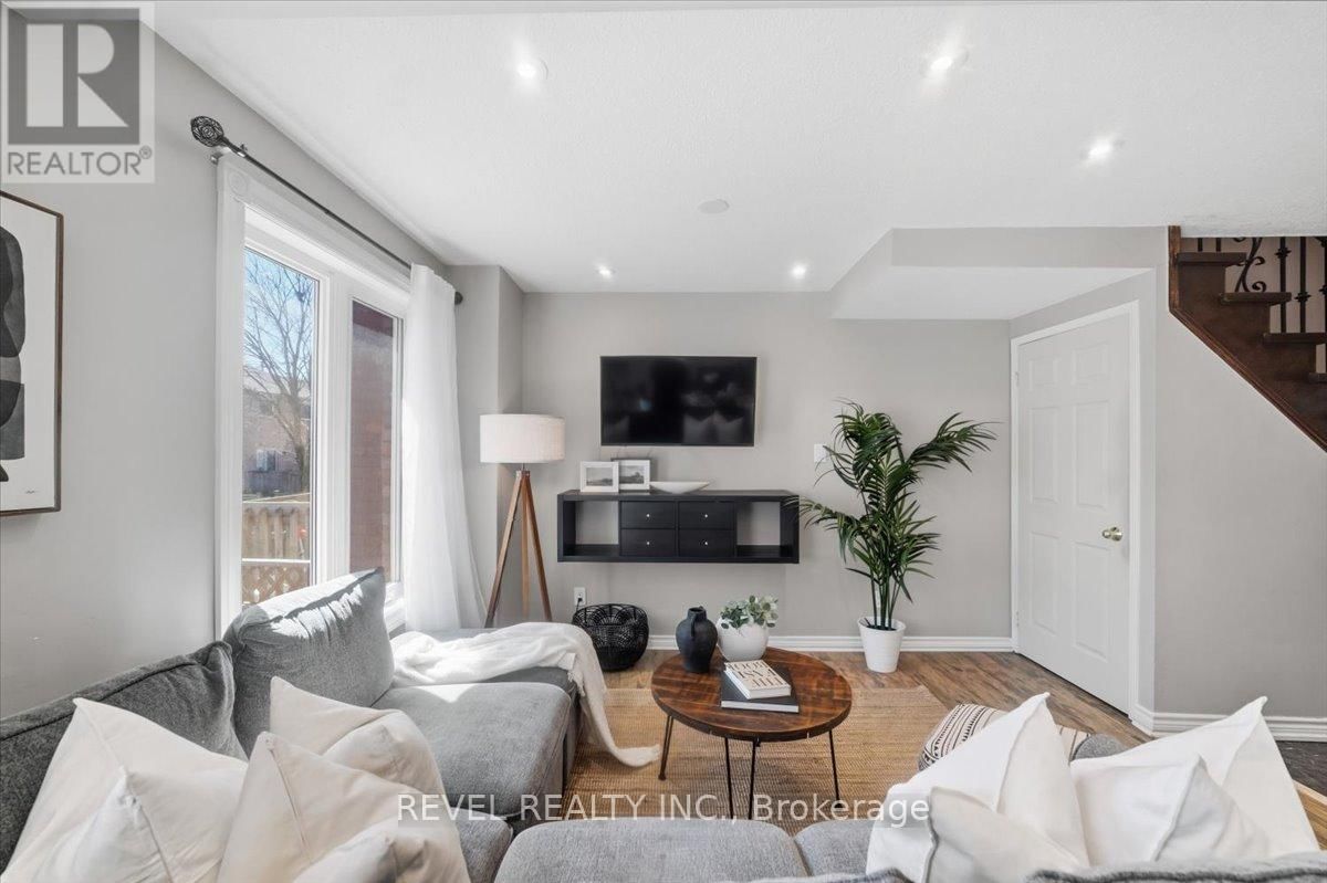 87 THORP CRESCENT Image 11