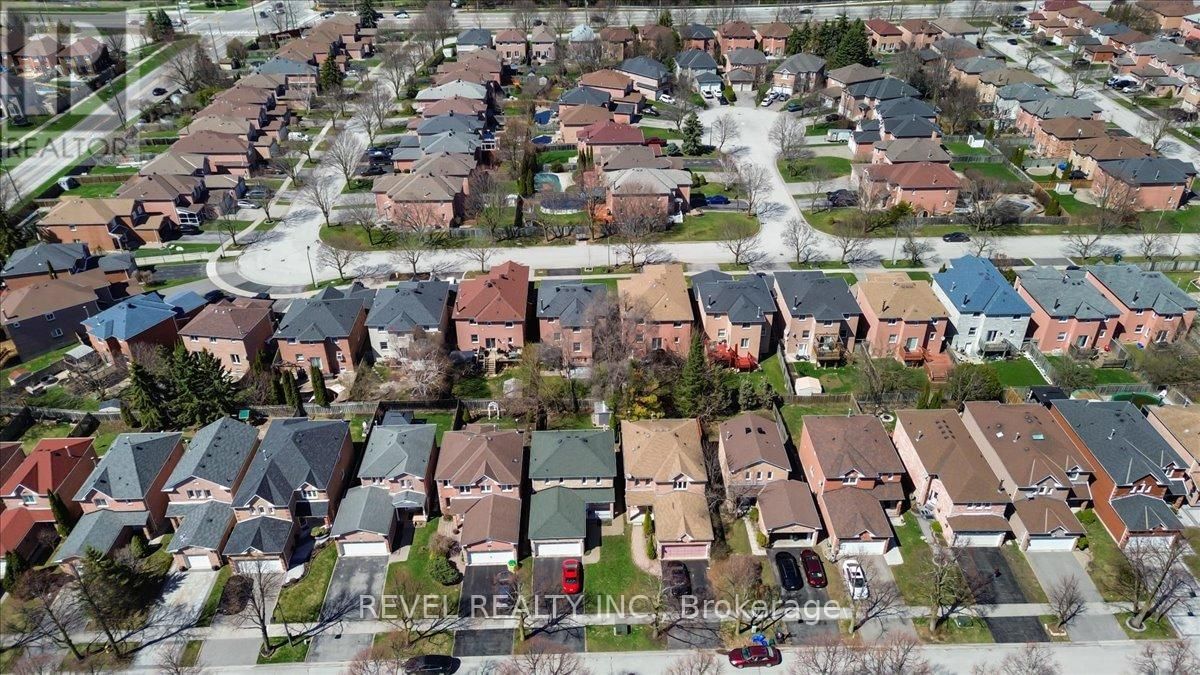 87 THORP CRESCENT Image 2