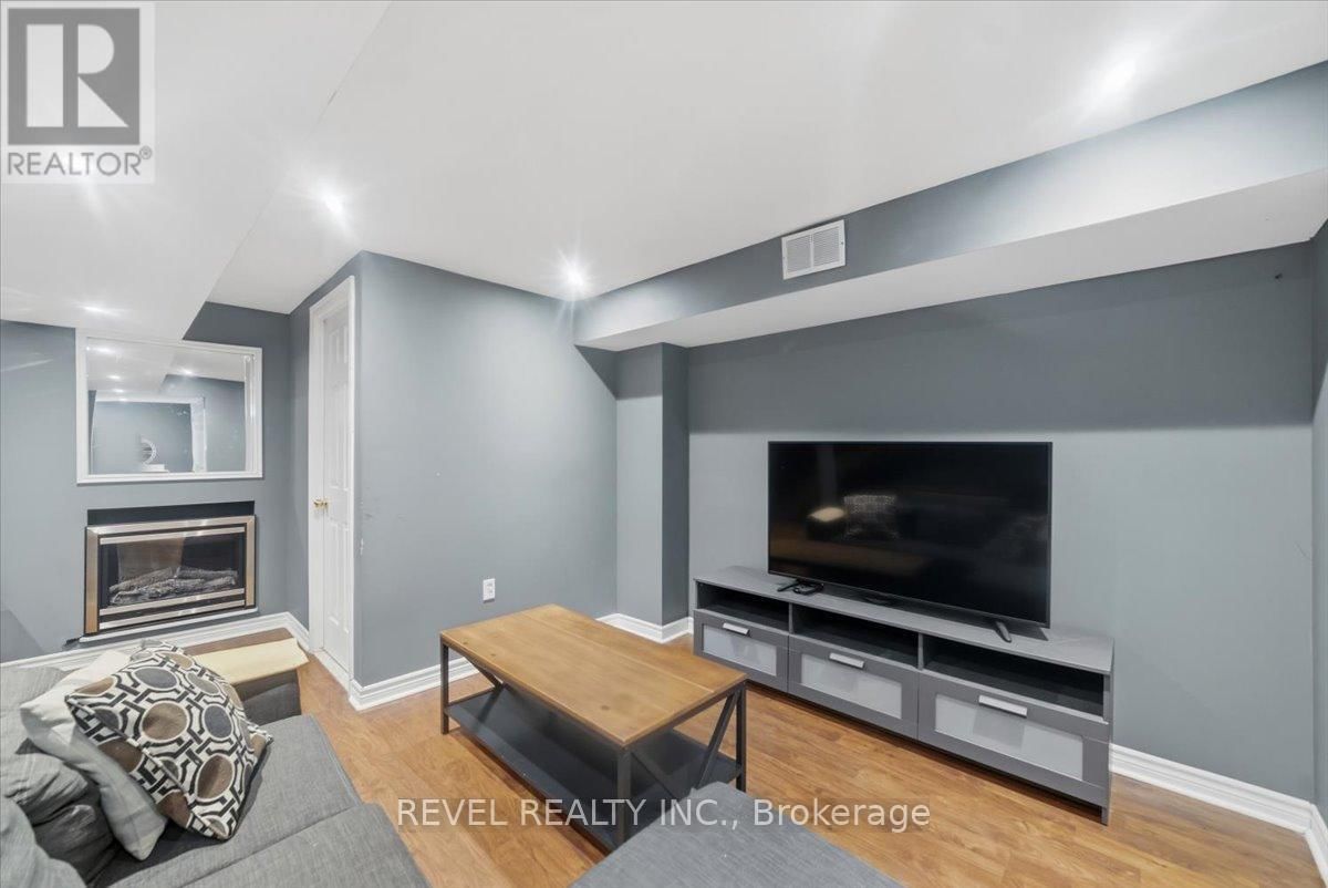 87 THORP CRESCENT Image 23