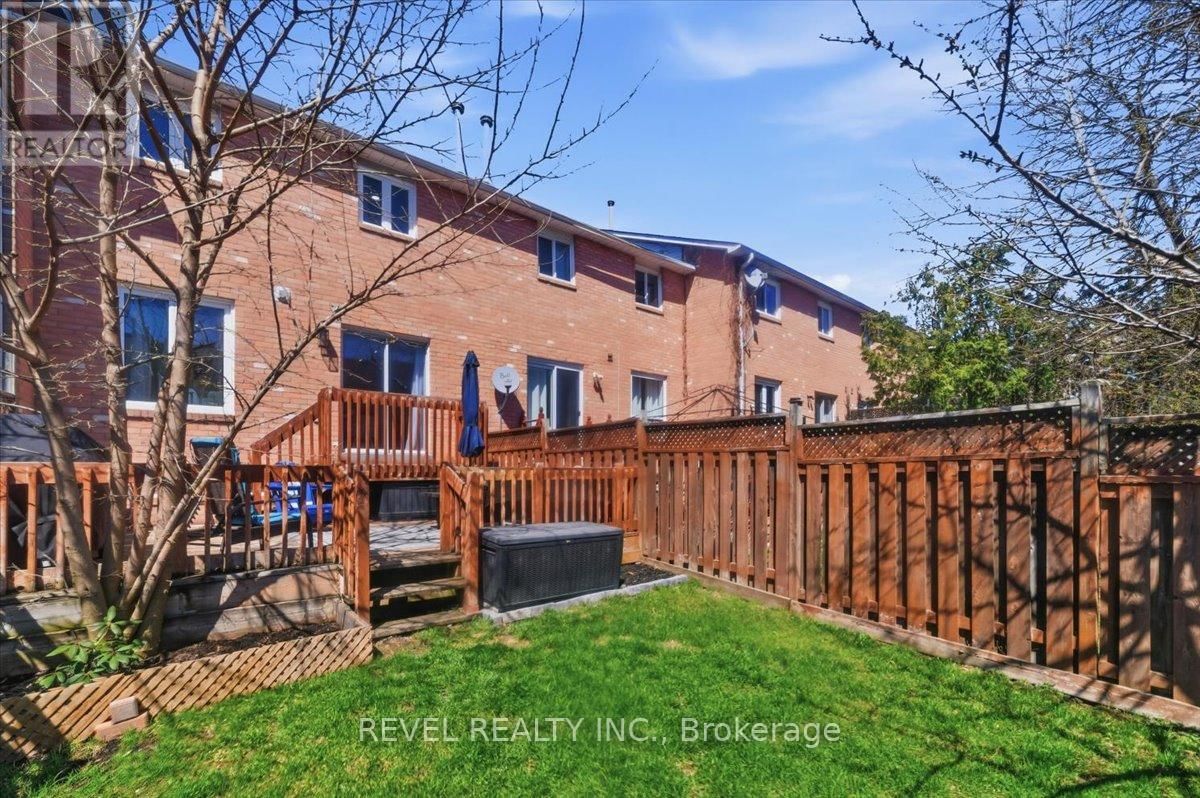 87 THORP CRESCENT Image 27