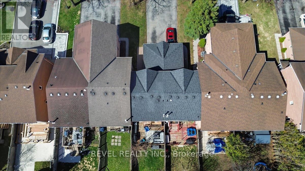 87 THORP CRESCENT Image 30