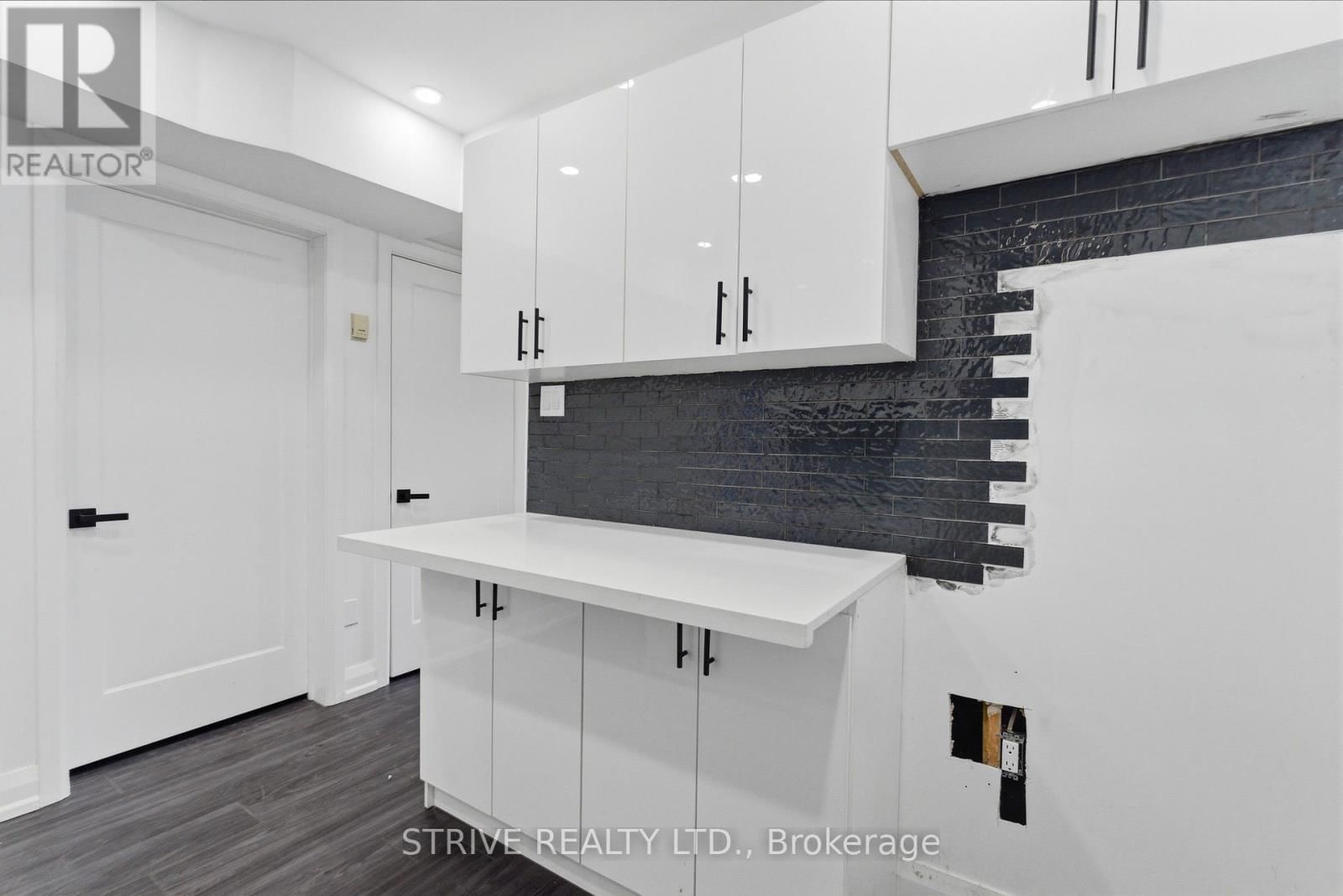 290 LAKEVIEW PARK AVENUE Image 15