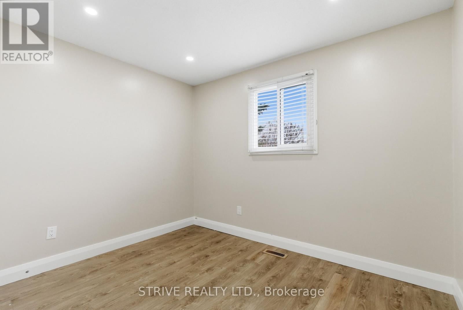 290 LAKEVIEW PARK AVENUE Image 19