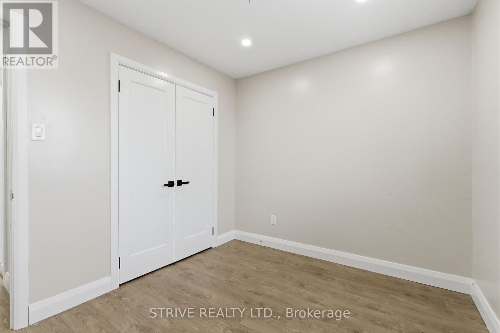 290 LAKEVIEW PARK AVENUE Image 20