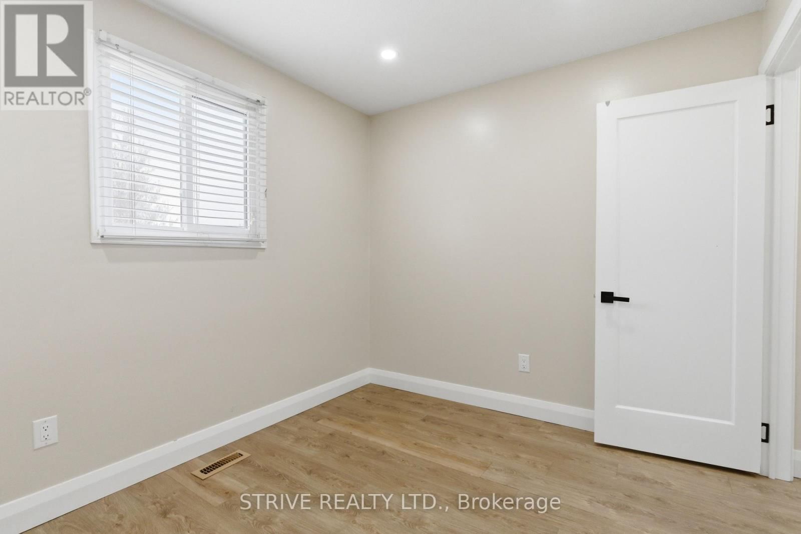 290 LAKEVIEW PARK AVENUE Image 21