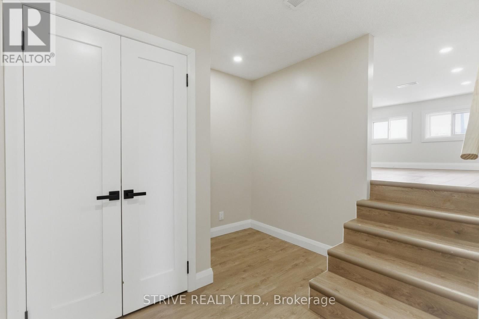 290 LAKEVIEW PARK AVENUE Image 22