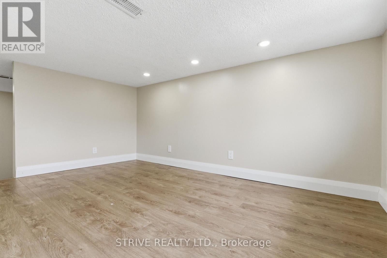 290 LAKEVIEW PARK AVENUE Image 23