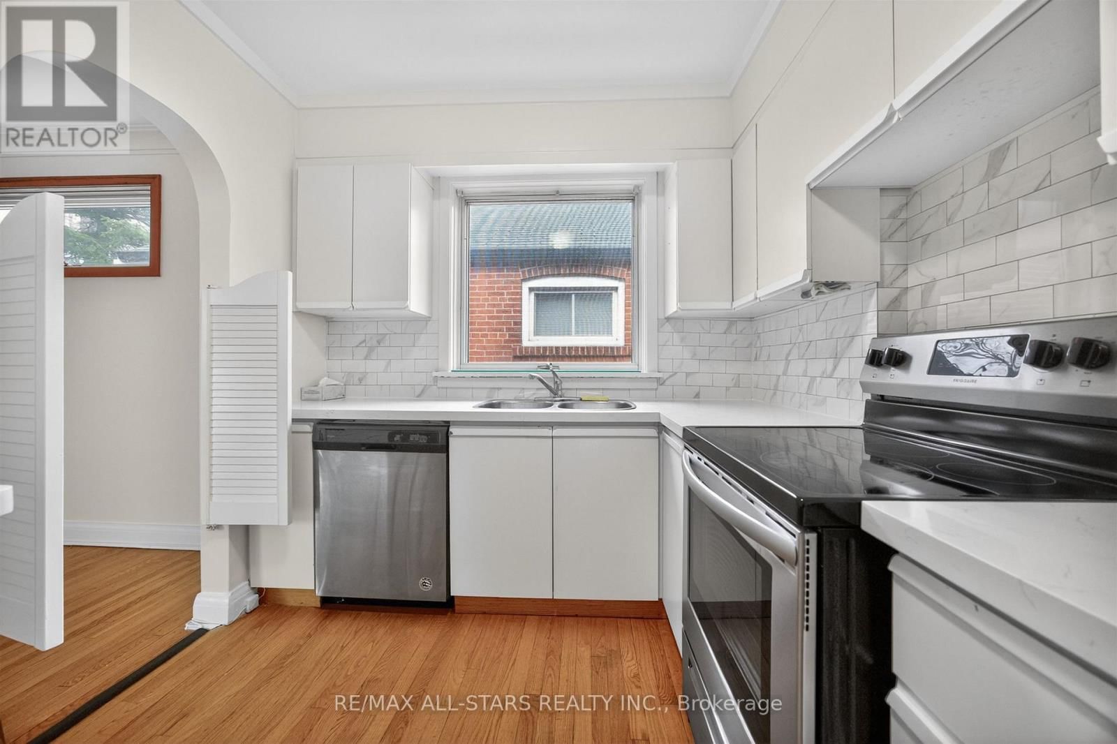 62 LARWOOD BOULEVARD Image 11