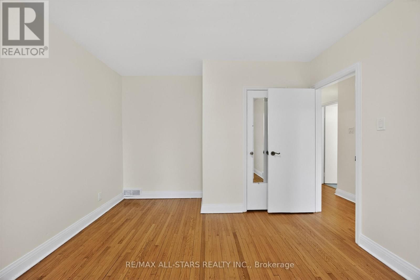 62 LARWOOD BOULEVARD Image 17