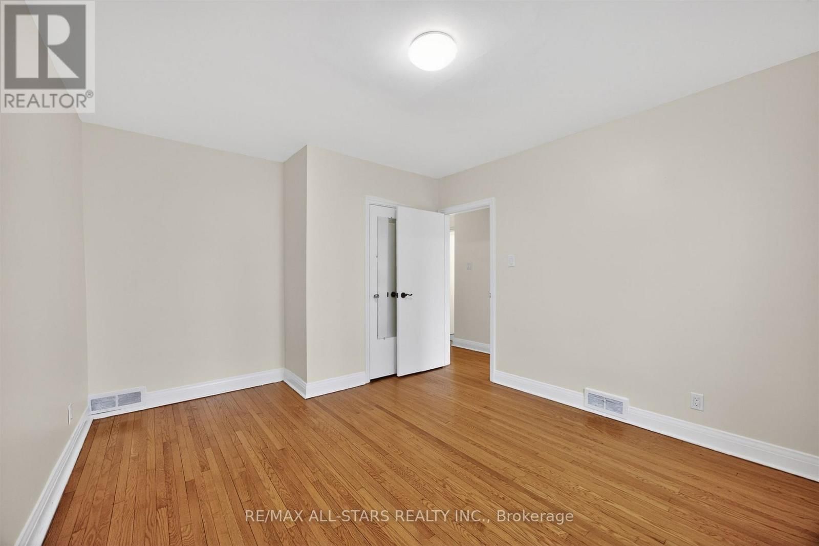 62 LARWOOD BOULEVARD Image 18