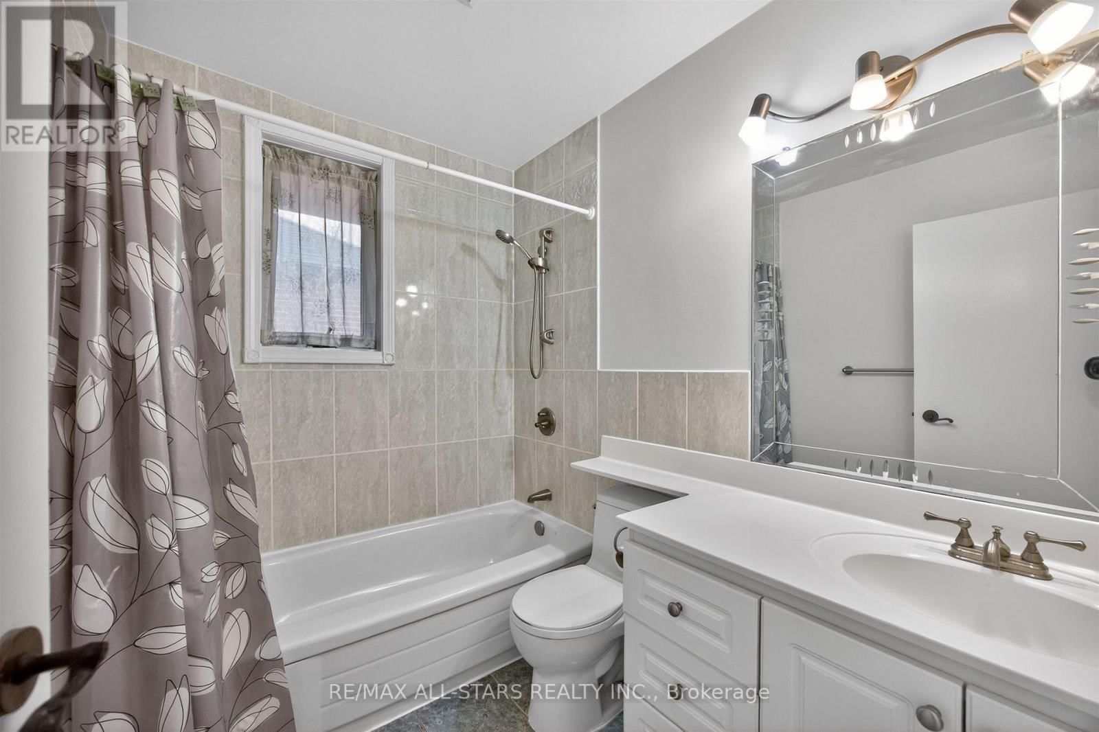 62 LARWOOD BOULEVARD Image 21