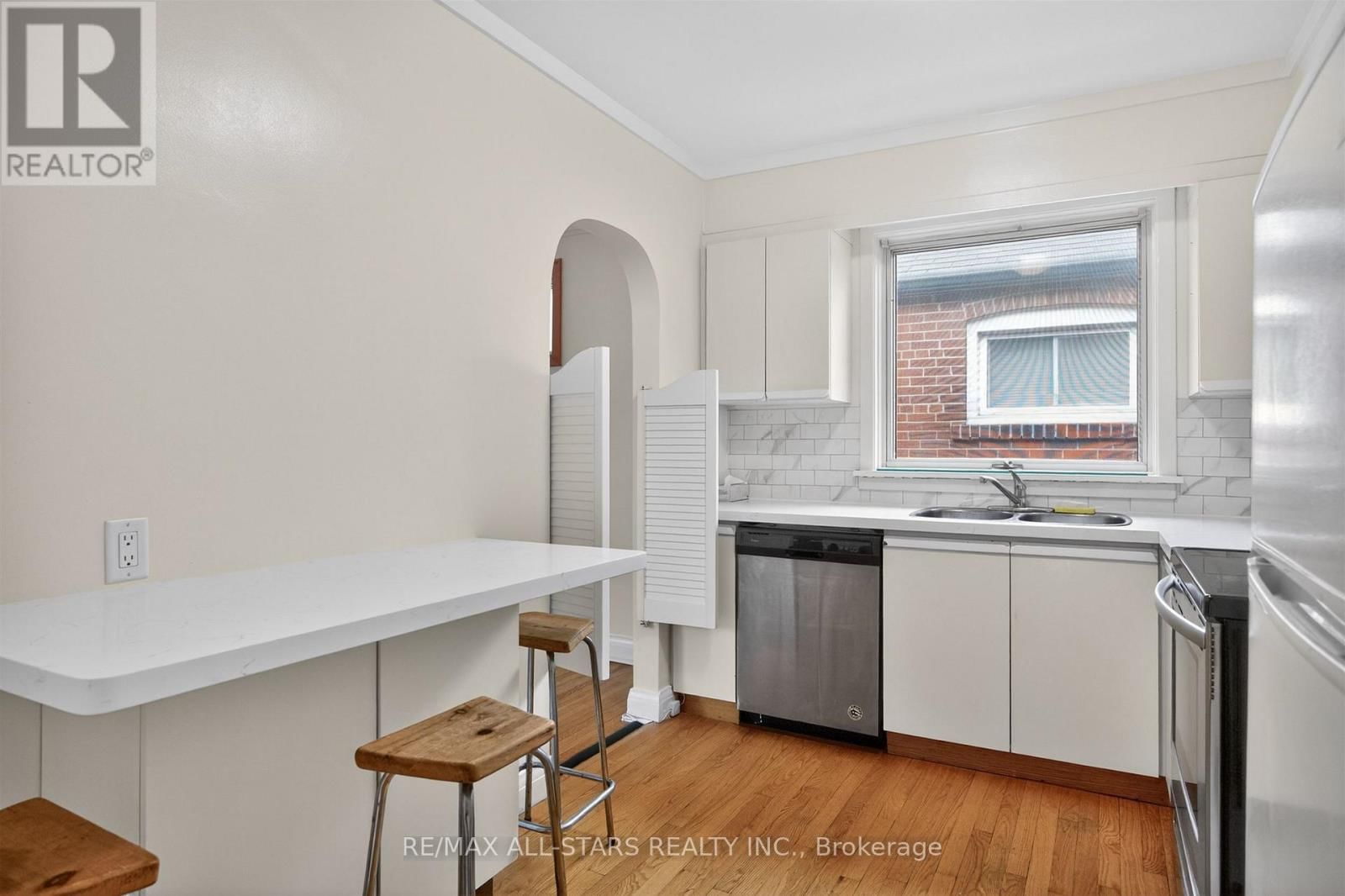 62 LARWOOD BOULEVARD Image 9