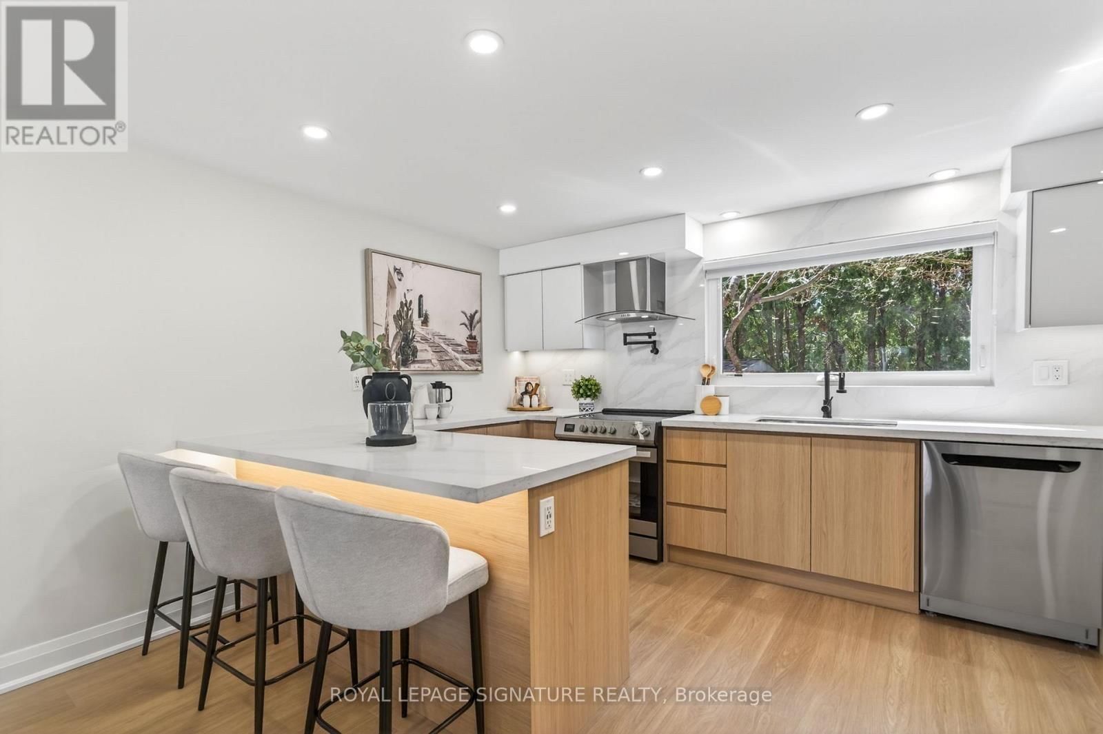 26 CARONDALE CRESCENT Image 15