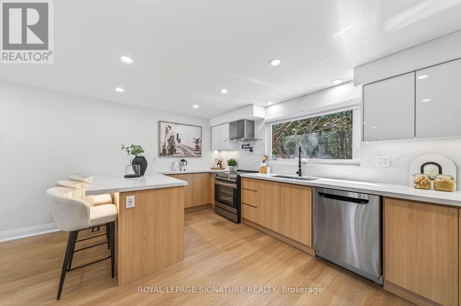 26 CARONDALE CRESCENT Image 17