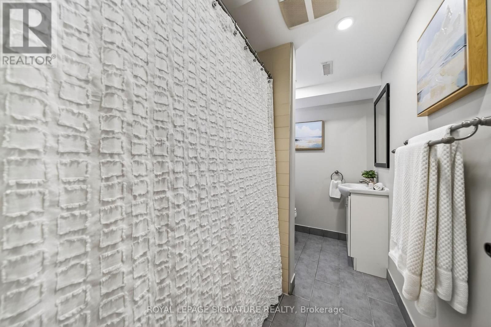 26 CARONDALE CRESCENT Image 36