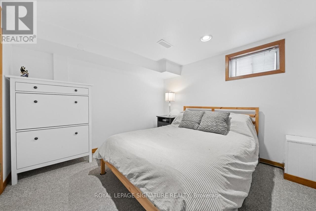 8 WOLCOTT AVENUE Image 17