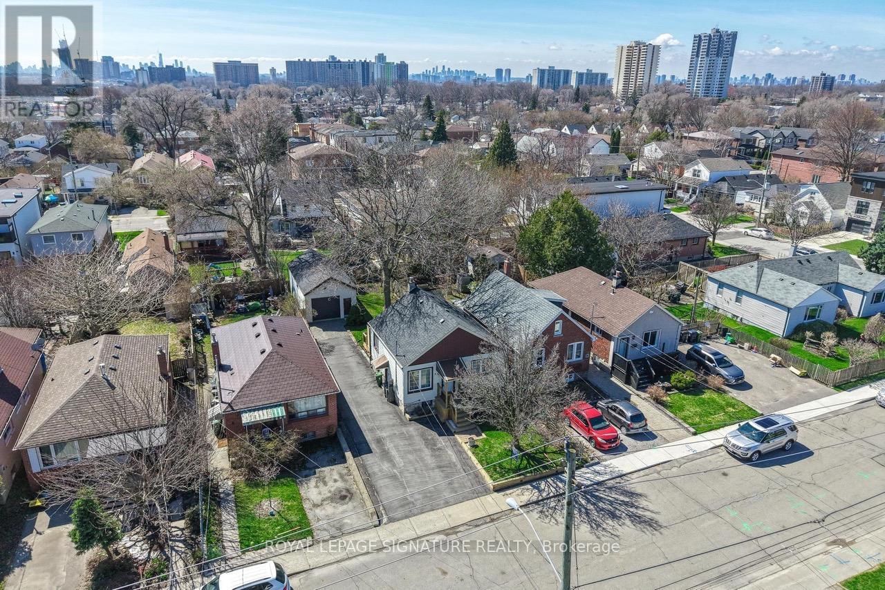 8 WOLCOTT AVENUE Image 27