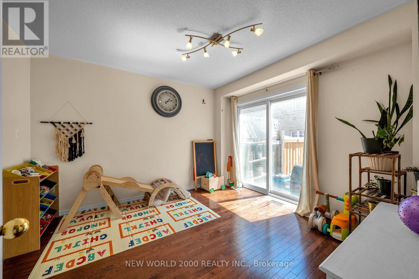 27 STONEWOOD STREET Image 10