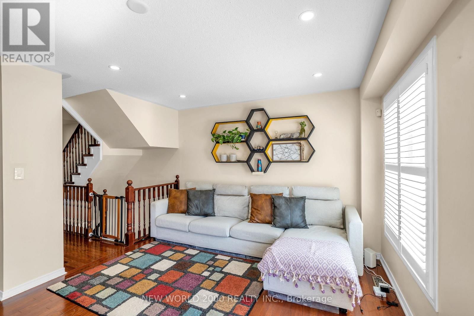 27 STONEWOOD STREET Image 13