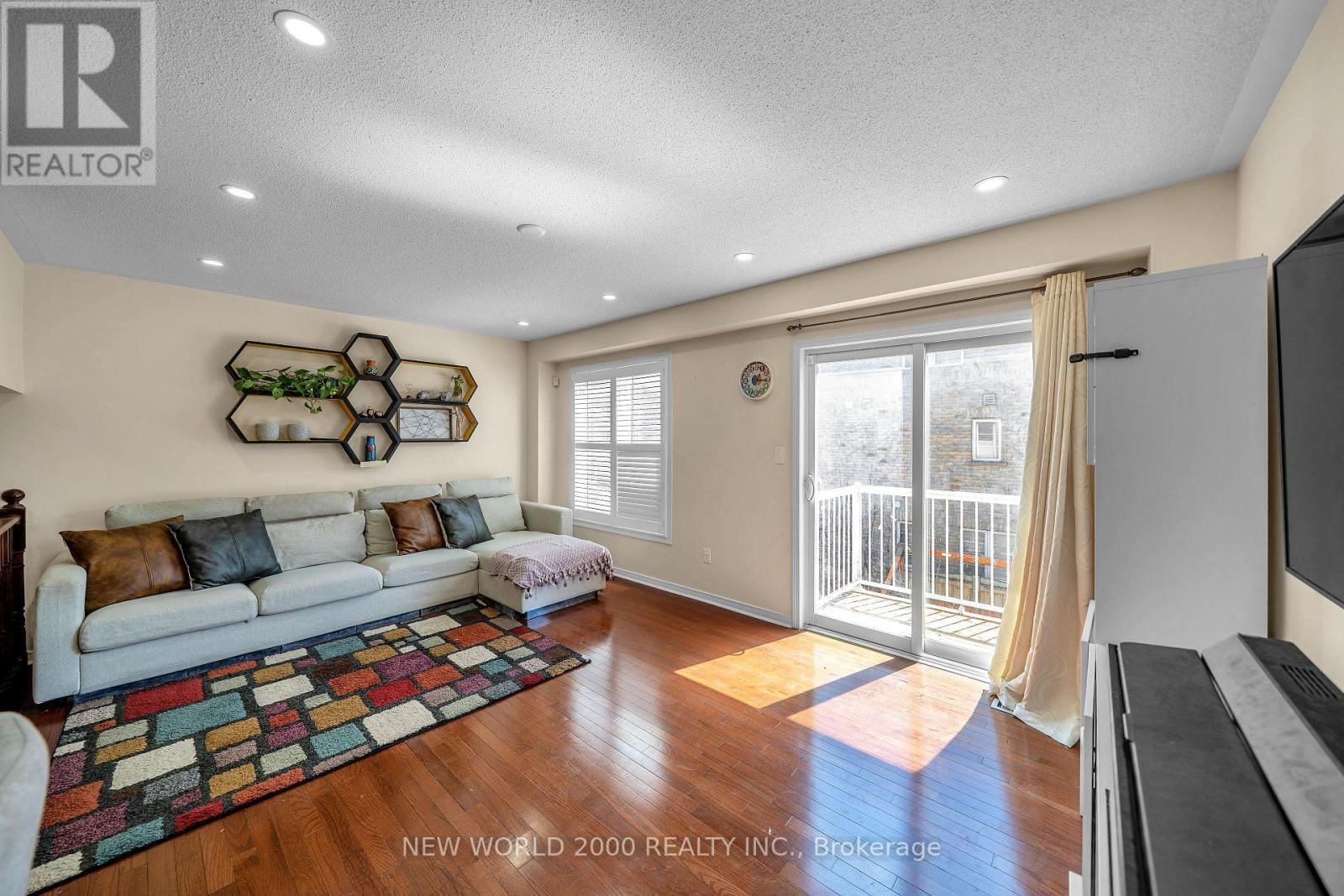 27 STONEWOOD STREET Image 15