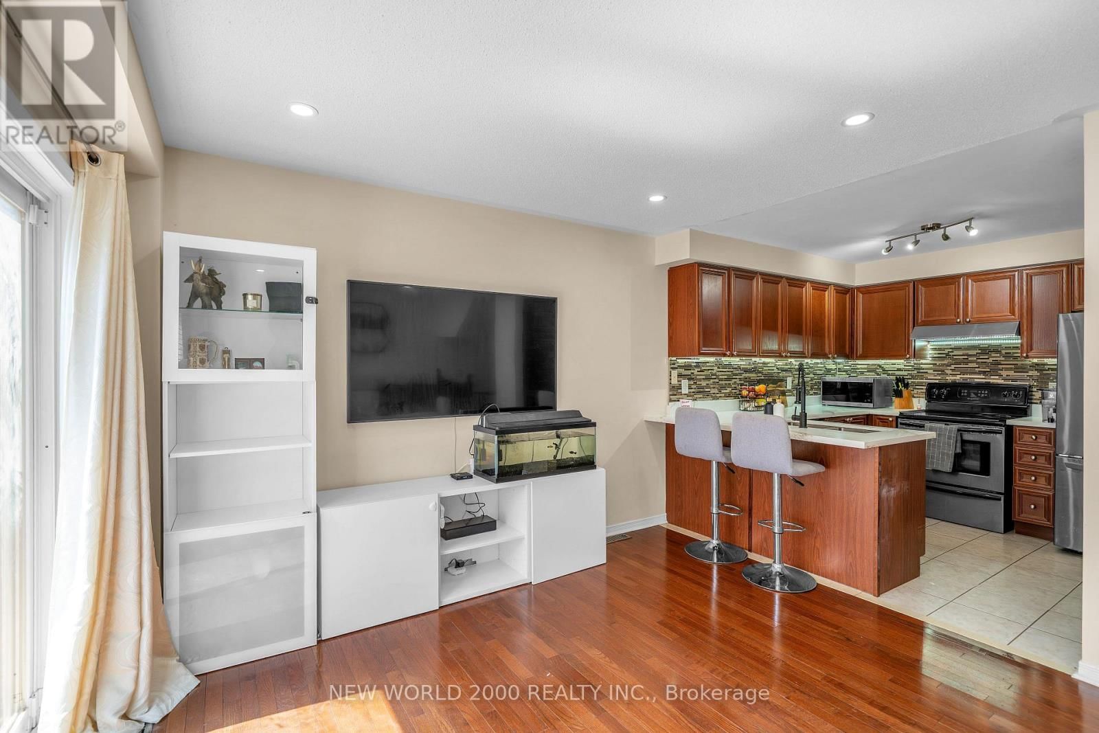 27 STONEWOOD STREET Image 16