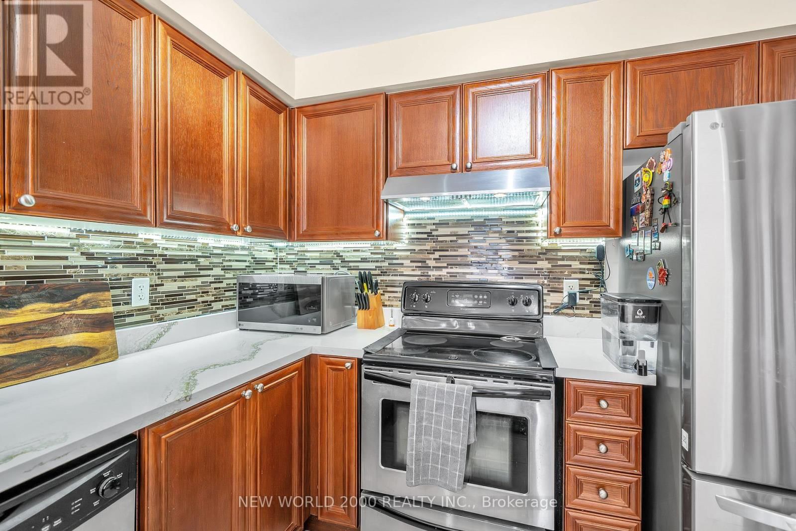 27 STONEWOOD STREET Image 18