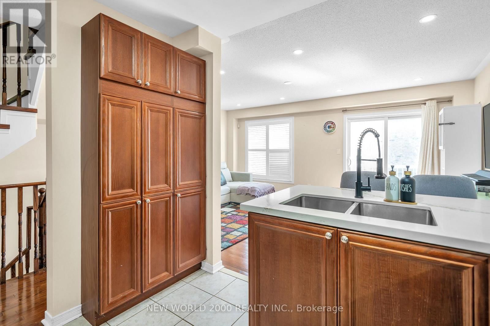 27 STONEWOOD STREET Image 20