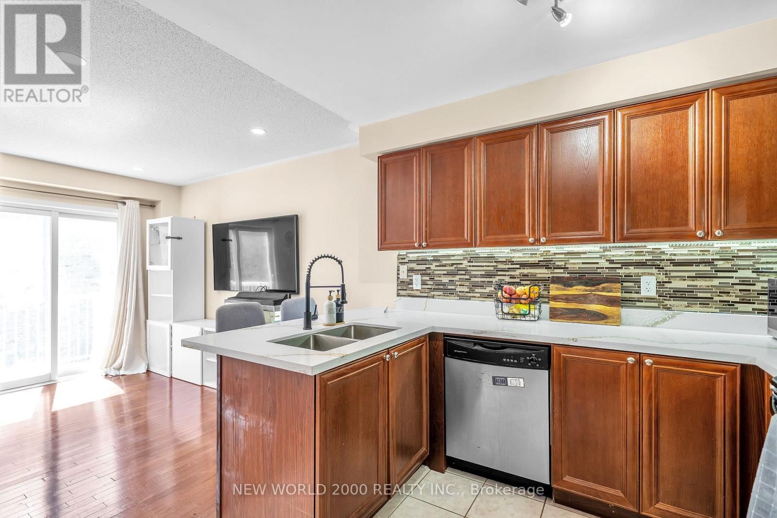 27 STONEWOOD STREET Image 21