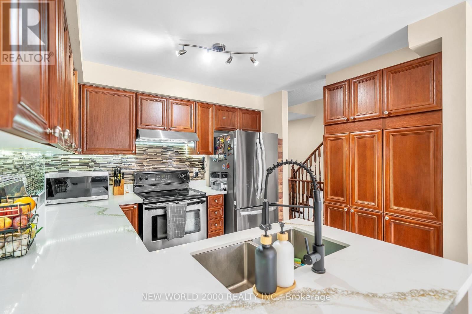 27 STONEWOOD STREET Image 22