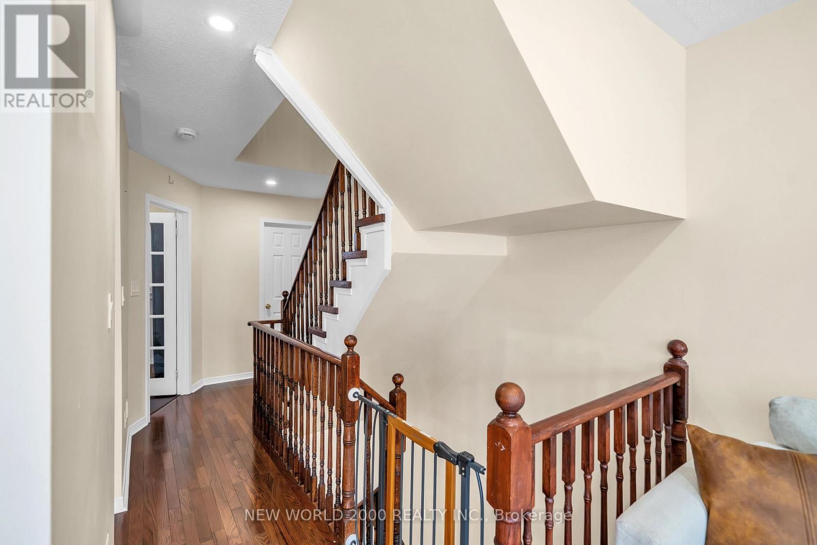 27 STONEWOOD STREET Image 23