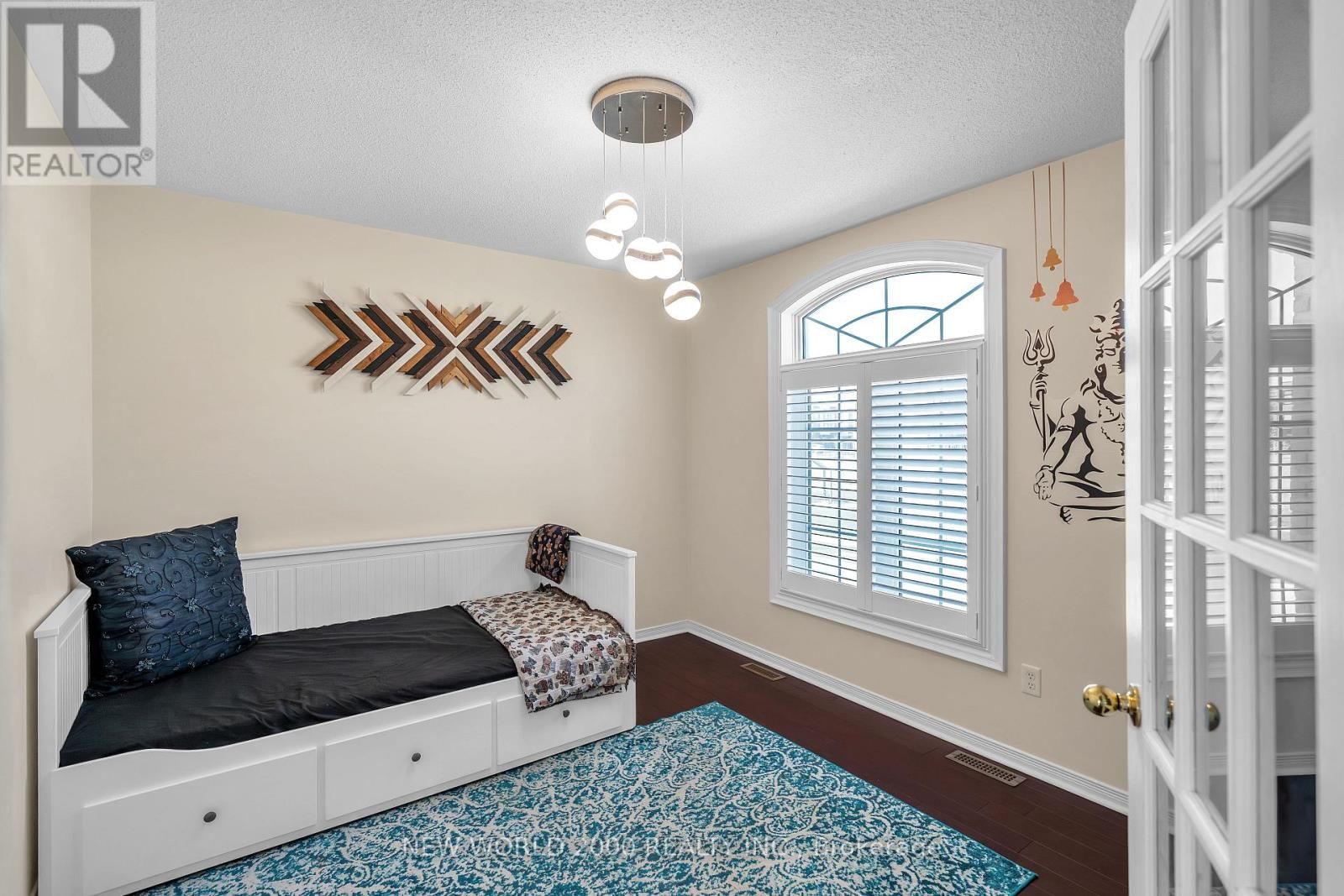 27 STONEWOOD STREET Image 24