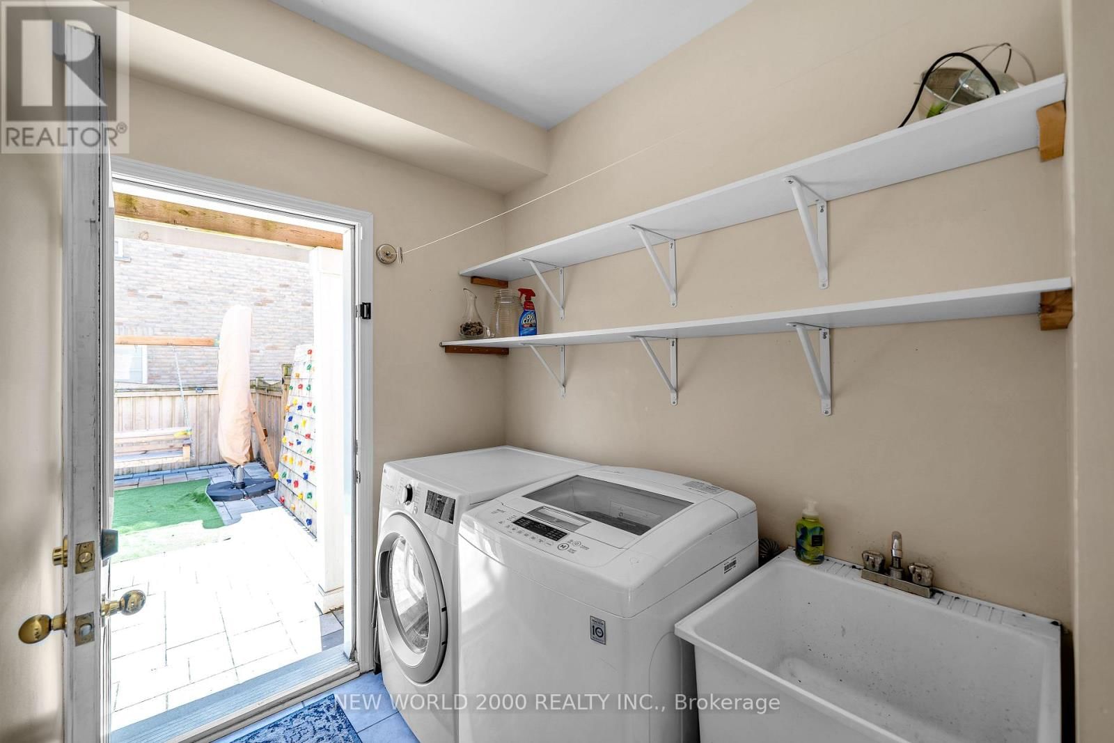 27 STONEWOOD STREET Image 37