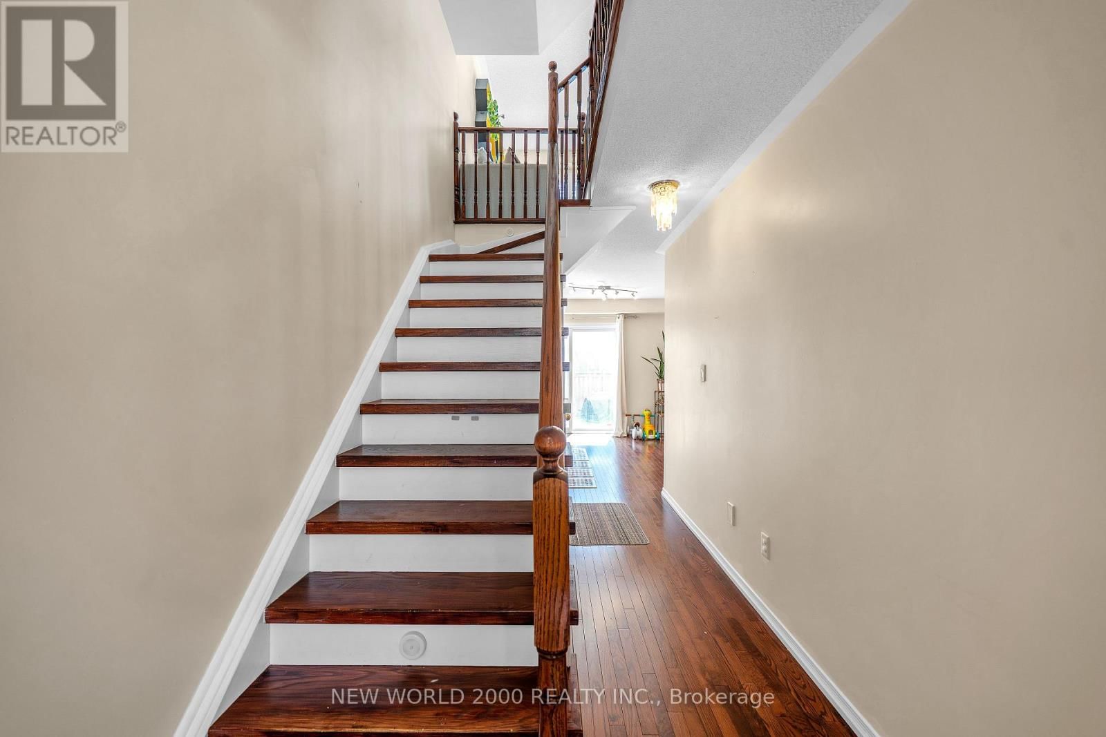 27 STONEWOOD STREET Image 9