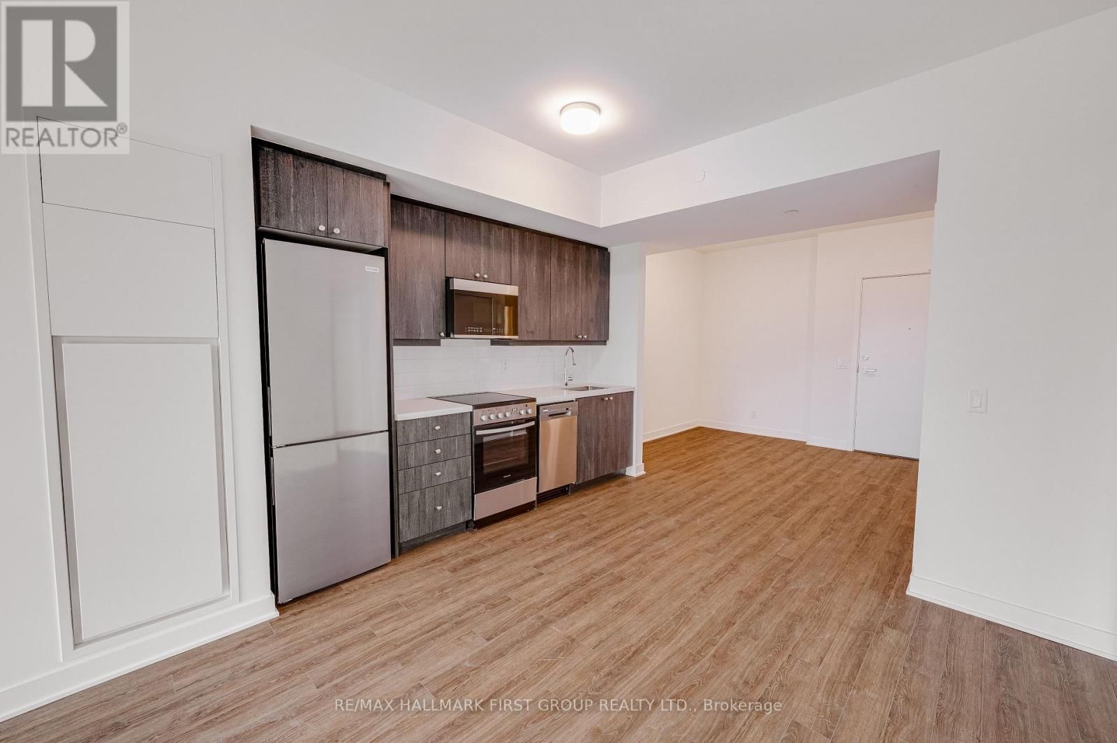 517 - 51 CLARINGTON BOULEVARD Image 10