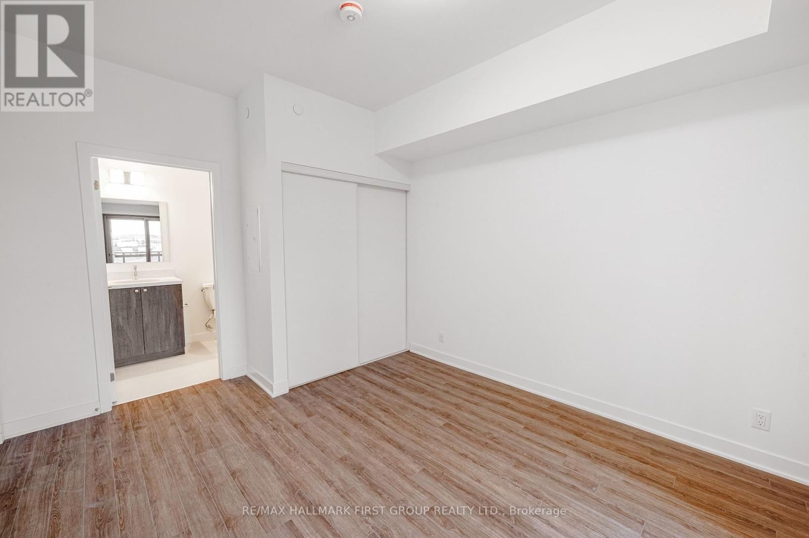 517 - 51 CLARINGTON BOULEVARD Image 11