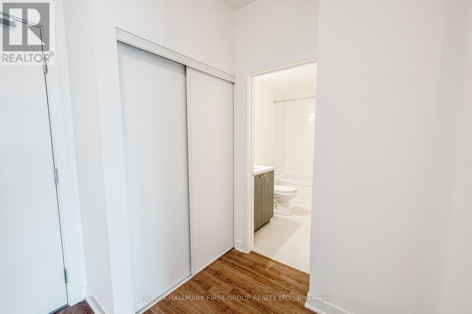 517 - 51 CLARINGTON BOULEVARD Image 12