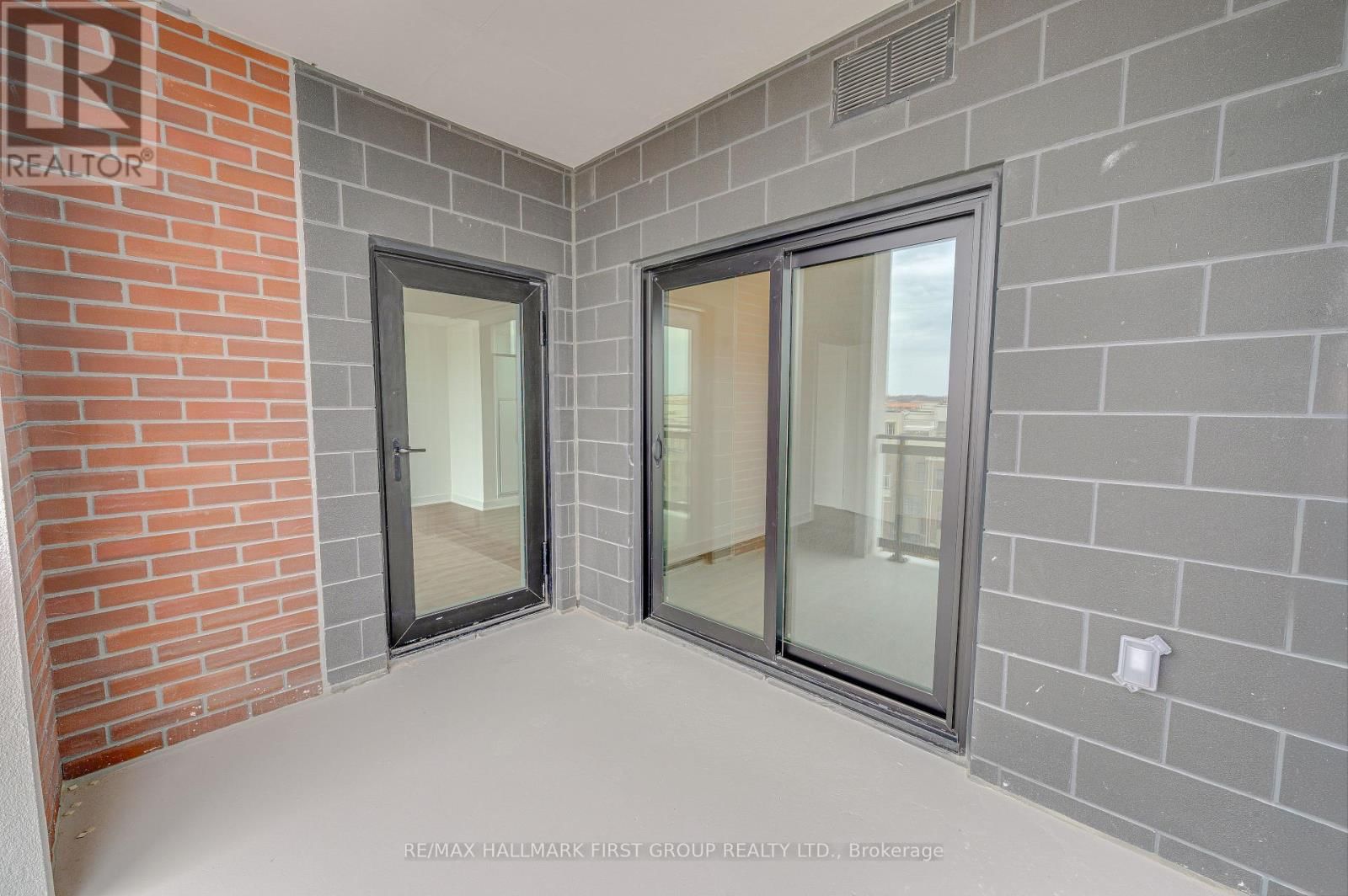 517 - 51 CLARINGTON BOULEVARD Image 17