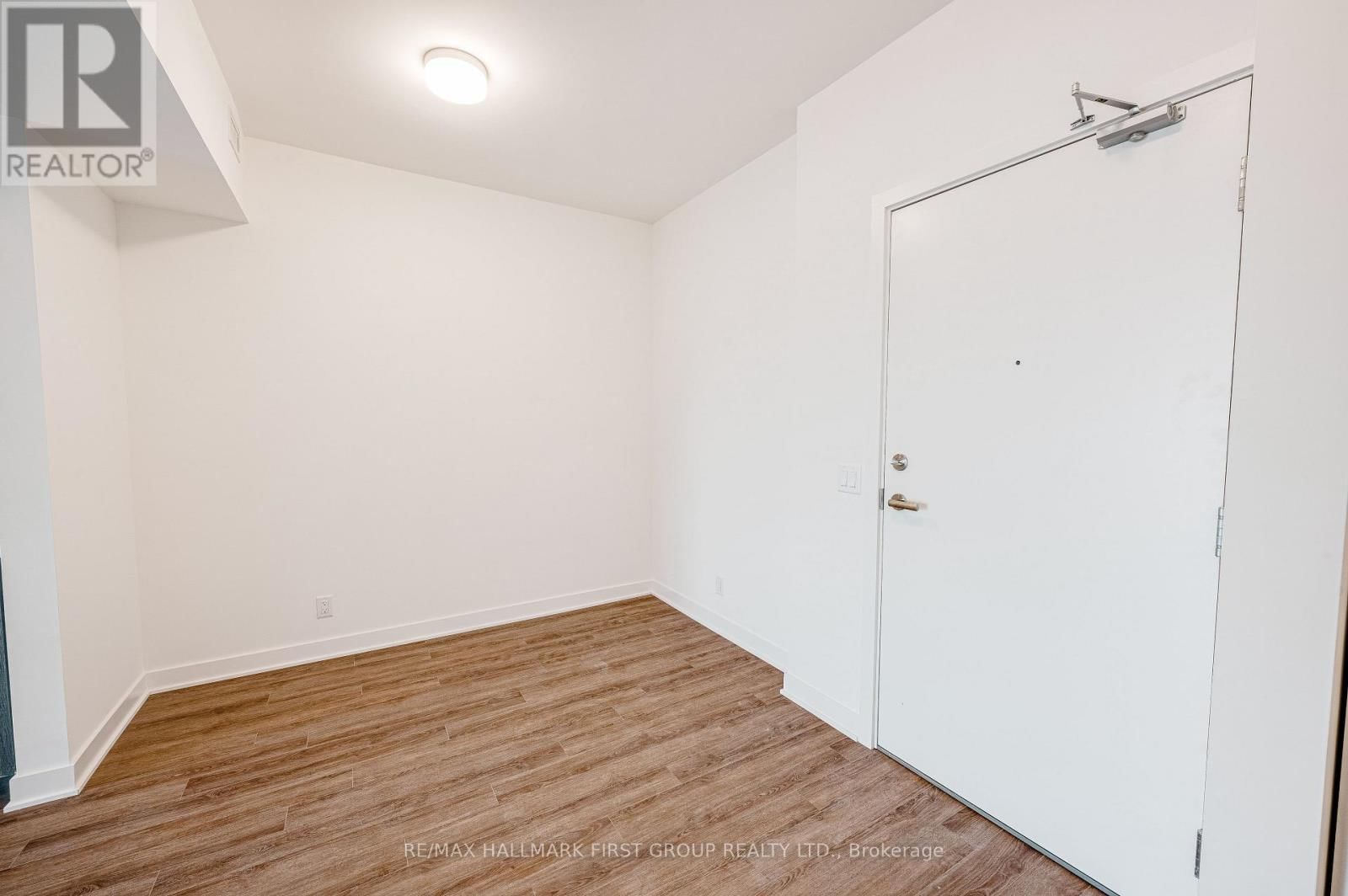 517 - 51 CLARINGTON BOULEVARD Image 4