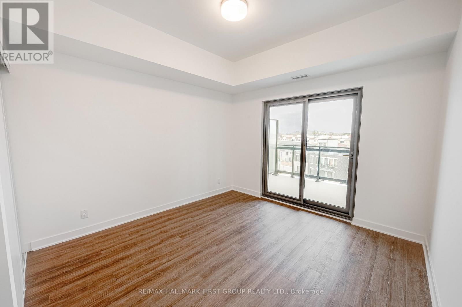 517 - 51 CLARINGTON BOULEVARD Image 5