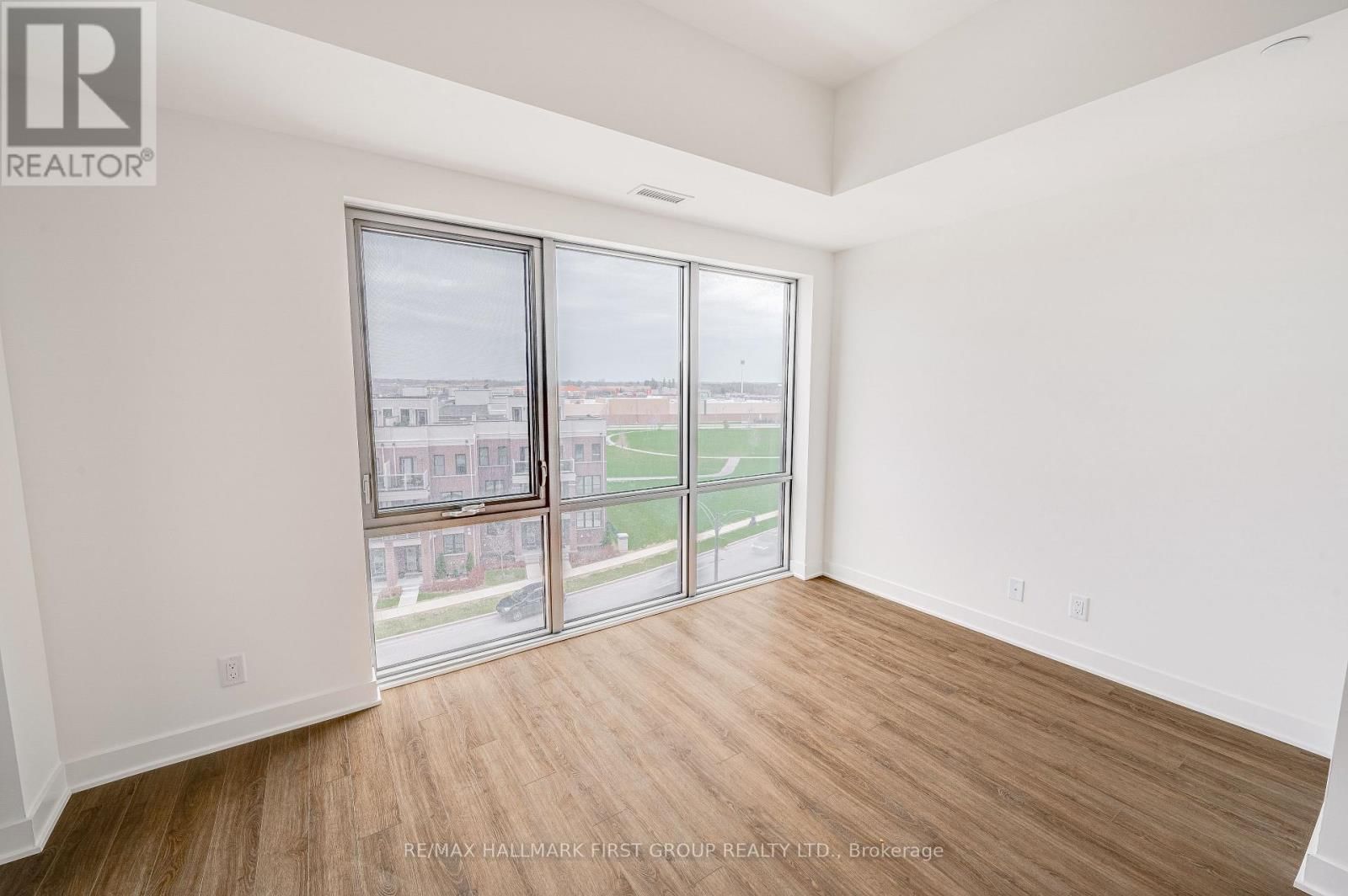 517 - 51 CLARINGTON BOULEVARD Image 6