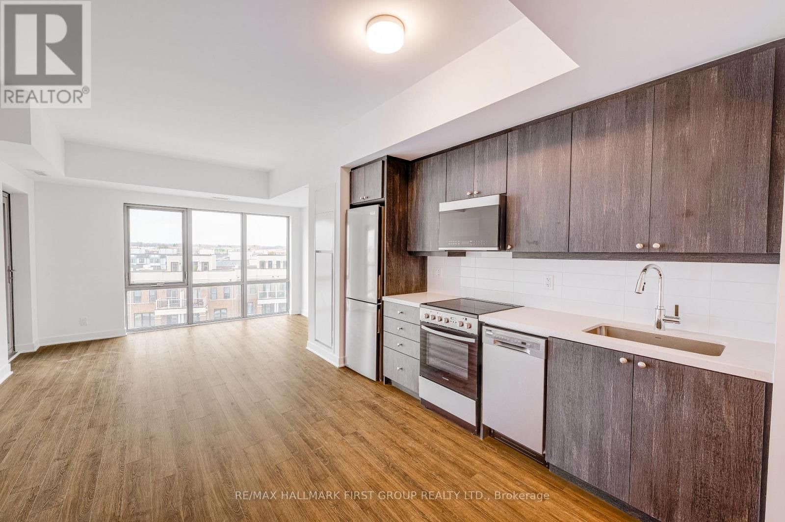 517 - 51 CLARINGTON BOULEVARD Image 7