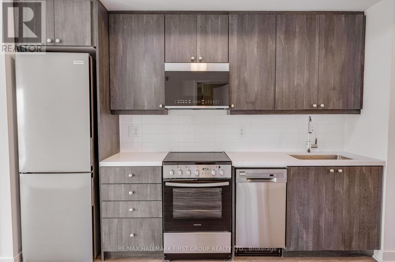 517 - 51 CLARINGTON BOULEVARD Image 8