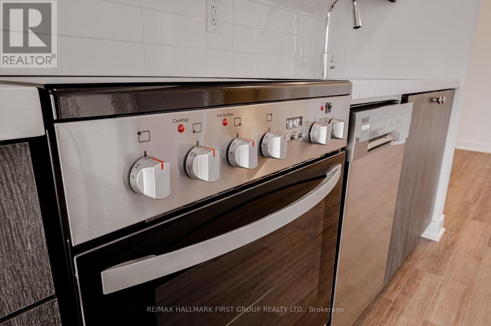 517 - 51 CLARINGTON BOULEVARD Image 9