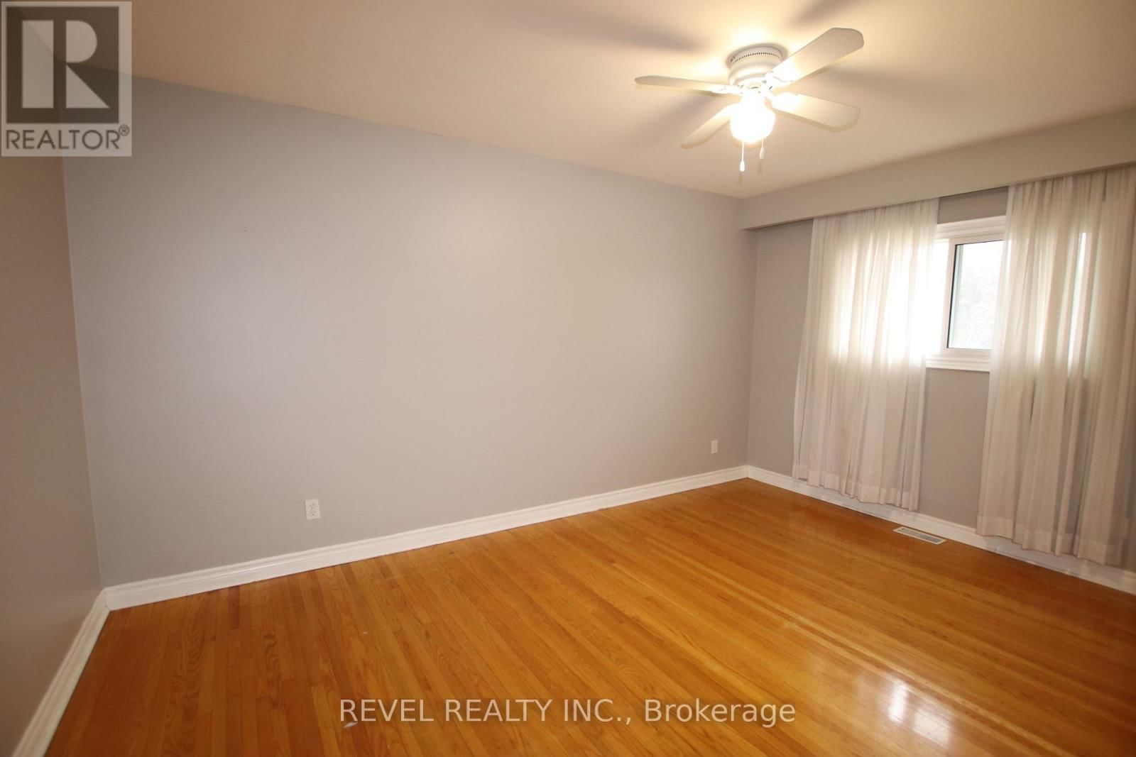 469 MAINE STREET Image 12