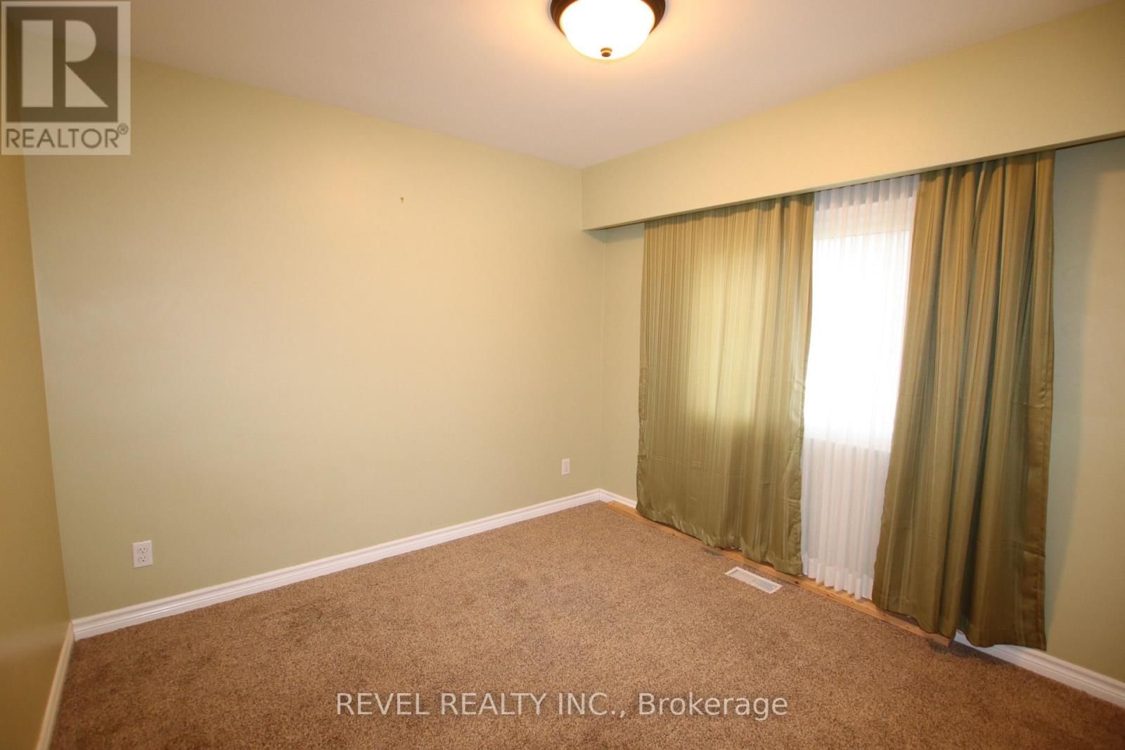 469 MAINE STREET Image 16